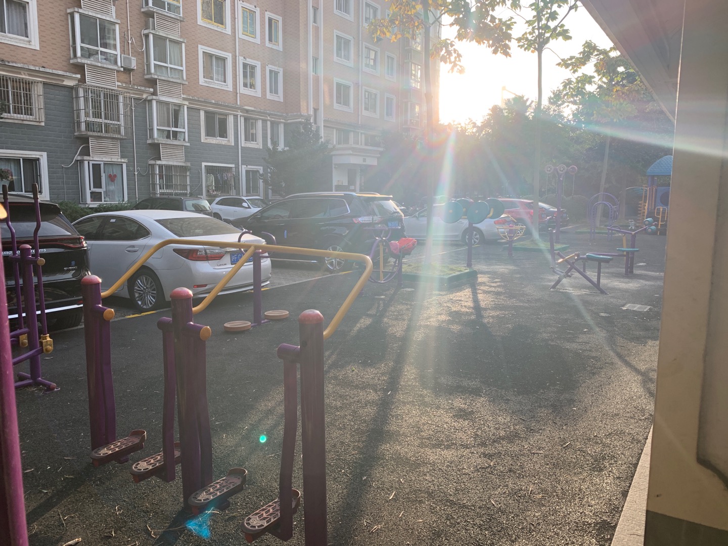 膠二居委健身點(diǎn)