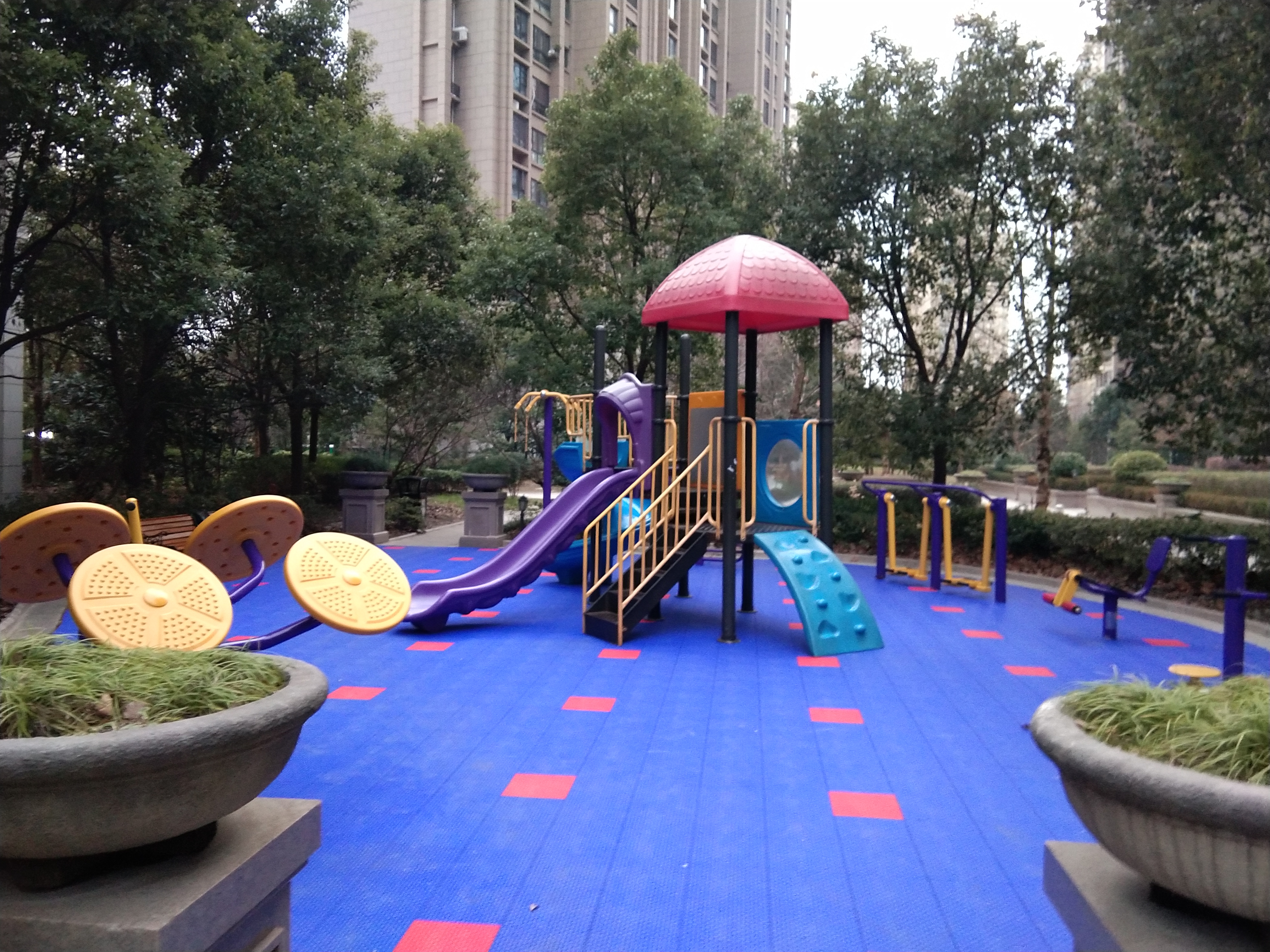 三花現(xiàn)代城三居健身苑點(diǎn)