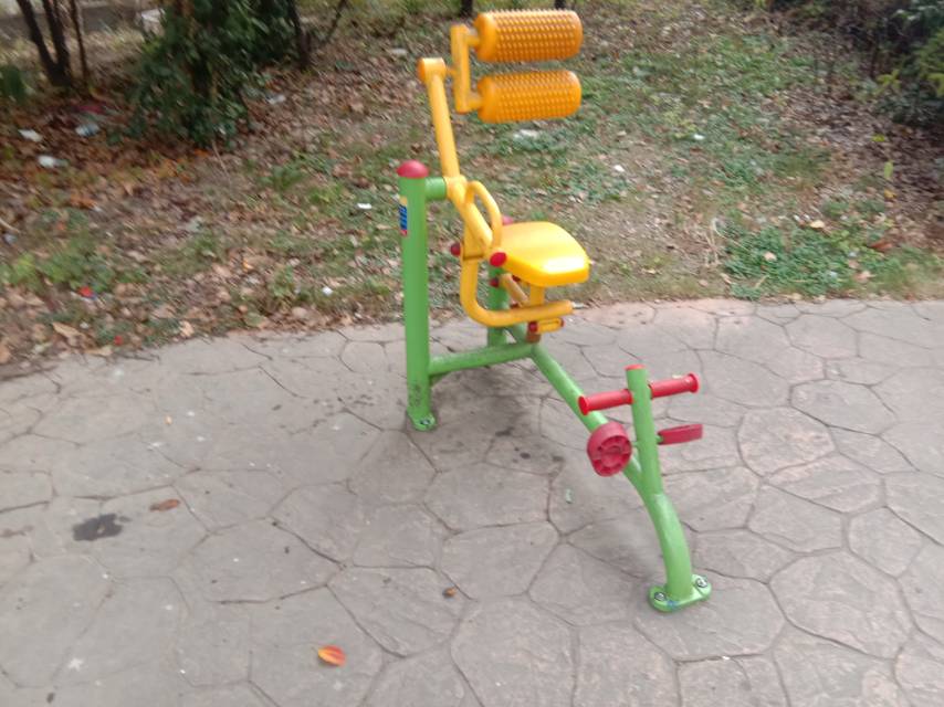 自重腹背鍛煉器