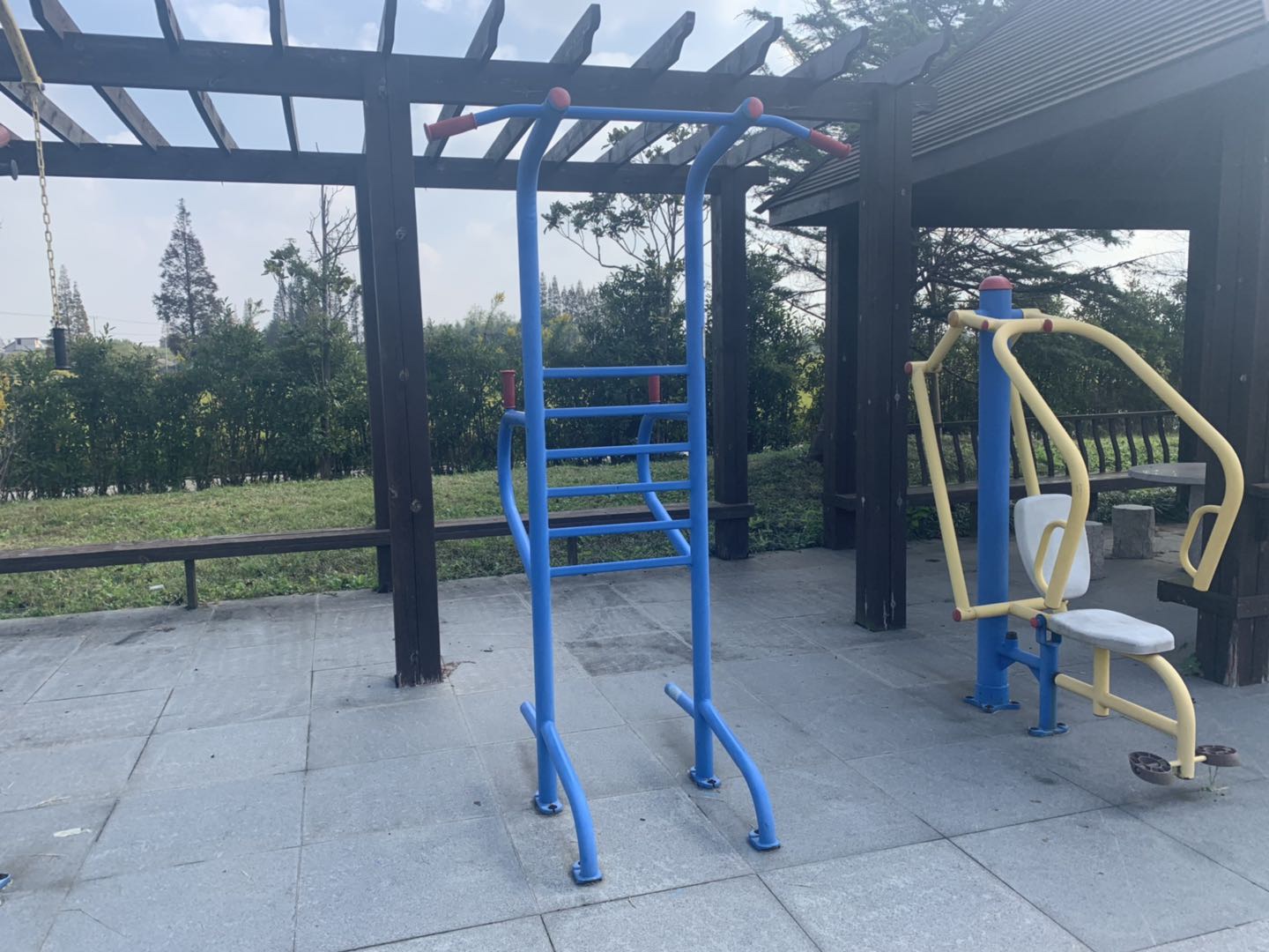 多功能訓練器 多功能訓練器