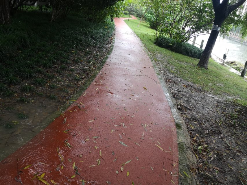 萬壽社區(qū)翡翠國(guó)際花苑健身步道