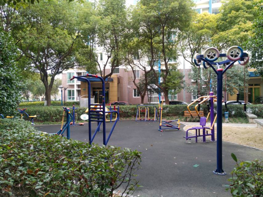 古龍四居居委健身苑點(diǎn)