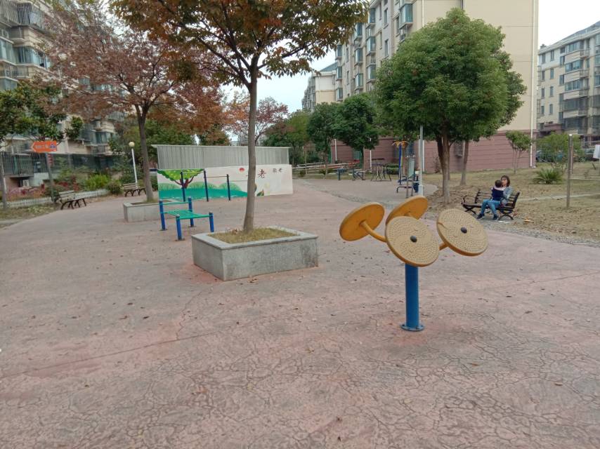 海霞第一居委海霞路685弄74號南側健身路徑