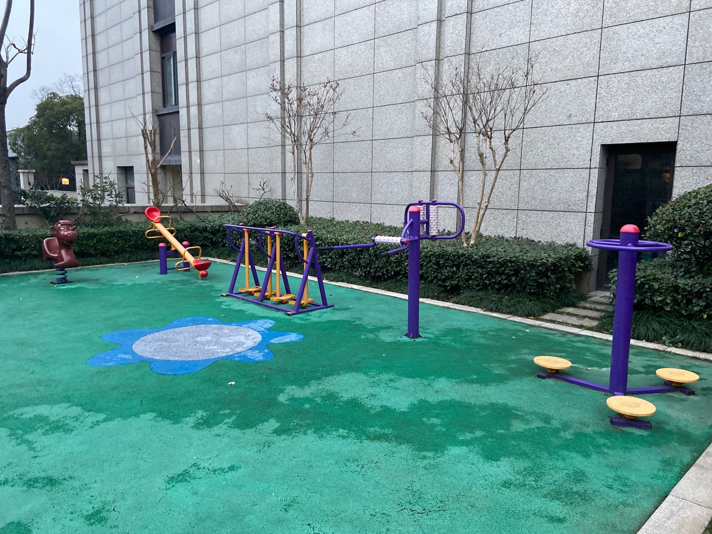 云谷路1388弄聯(lián)排別墅市民健身點(diǎn)