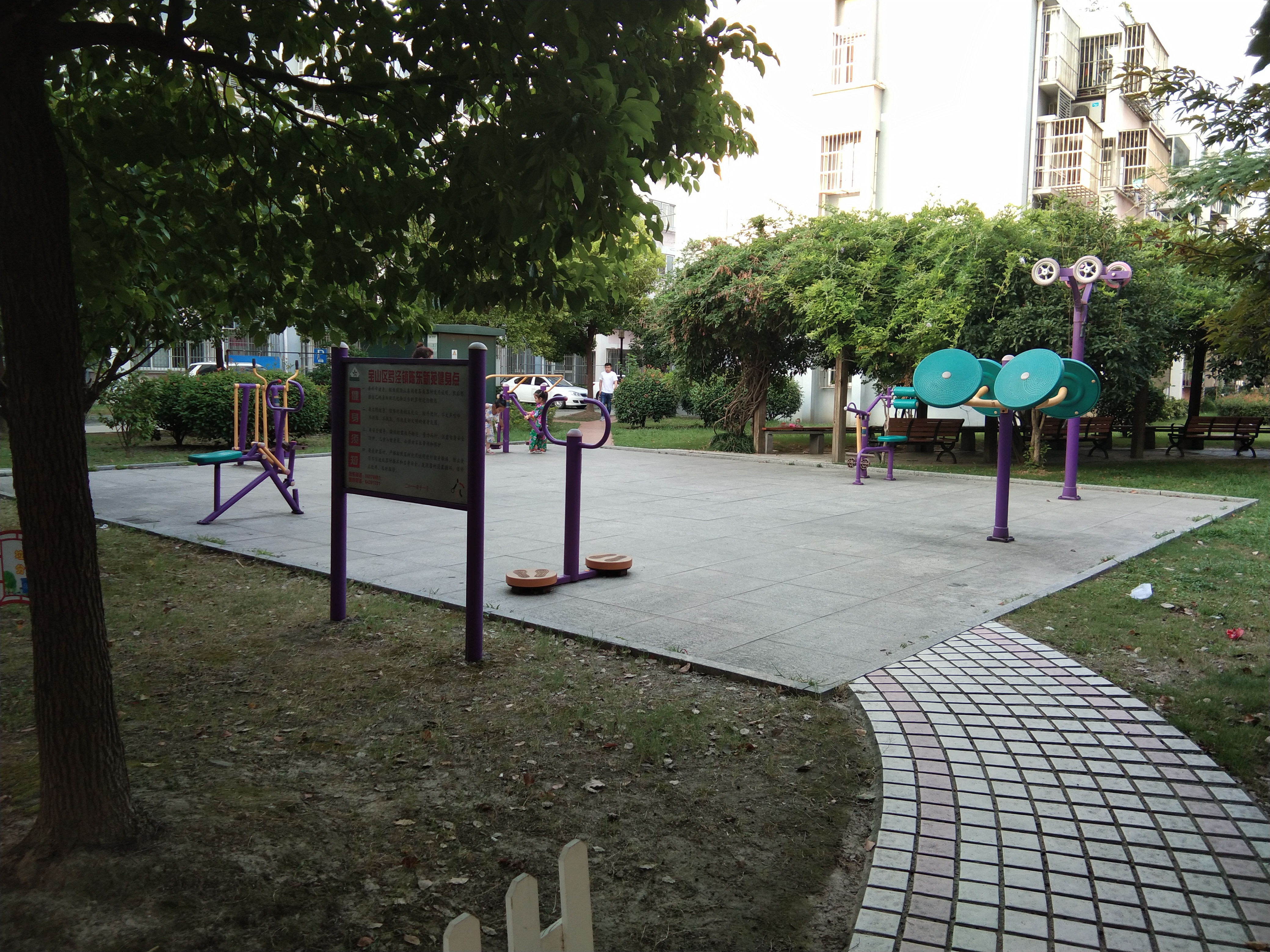 一居委陳東新苑健身點