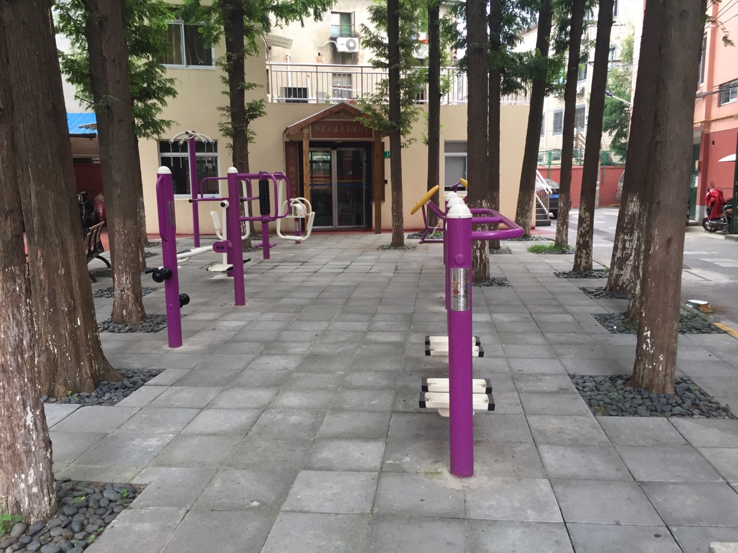 南華路居委華苑小區(qū)健身點(diǎn)