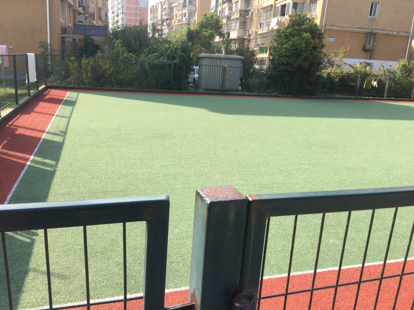 慶東居委門(mén)球場(chǎng)