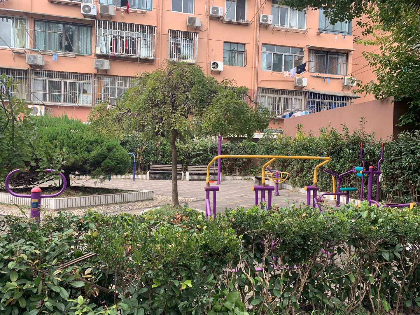 嚴(yán)鎮(zhèn)路96弄健身點(diǎn)