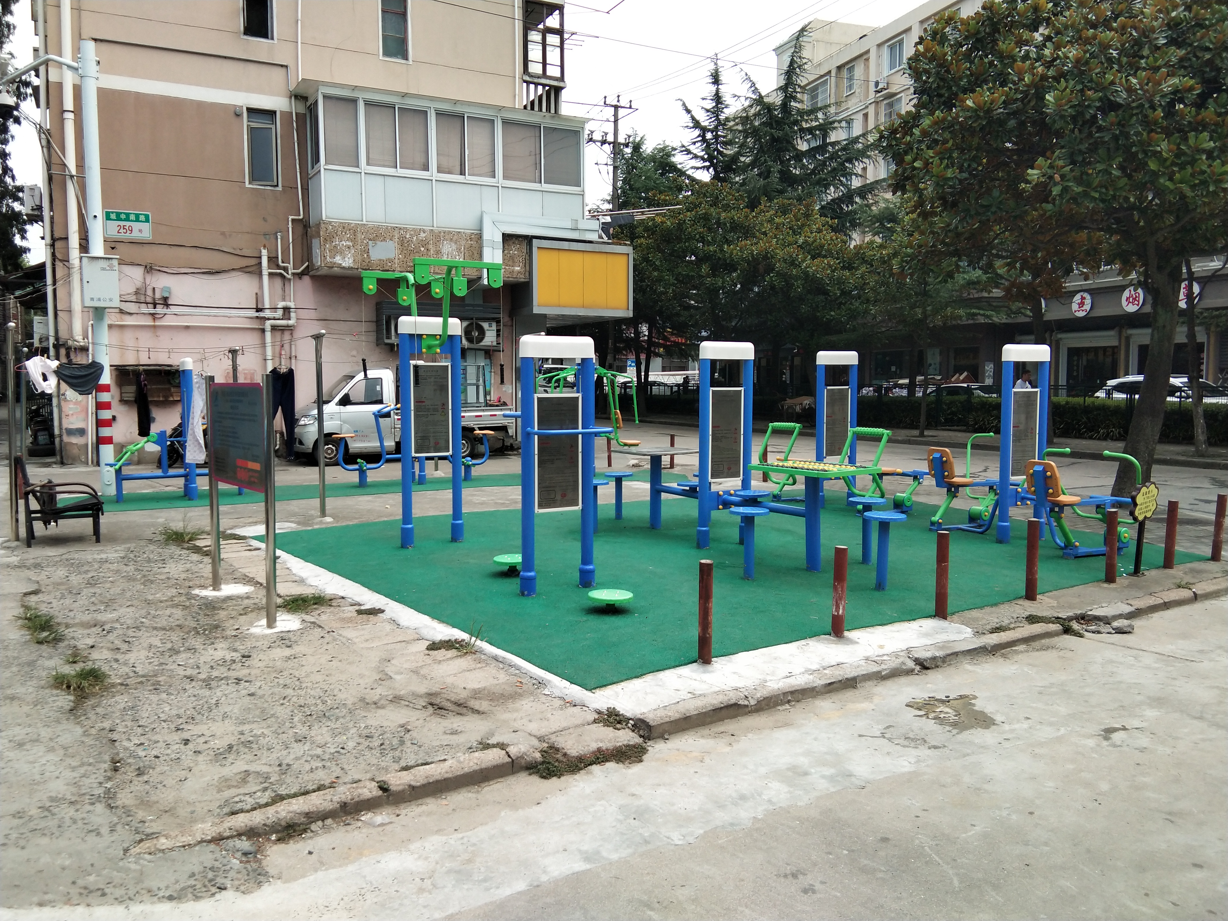 解放社區(qū)老朱青路健身點(diǎn)