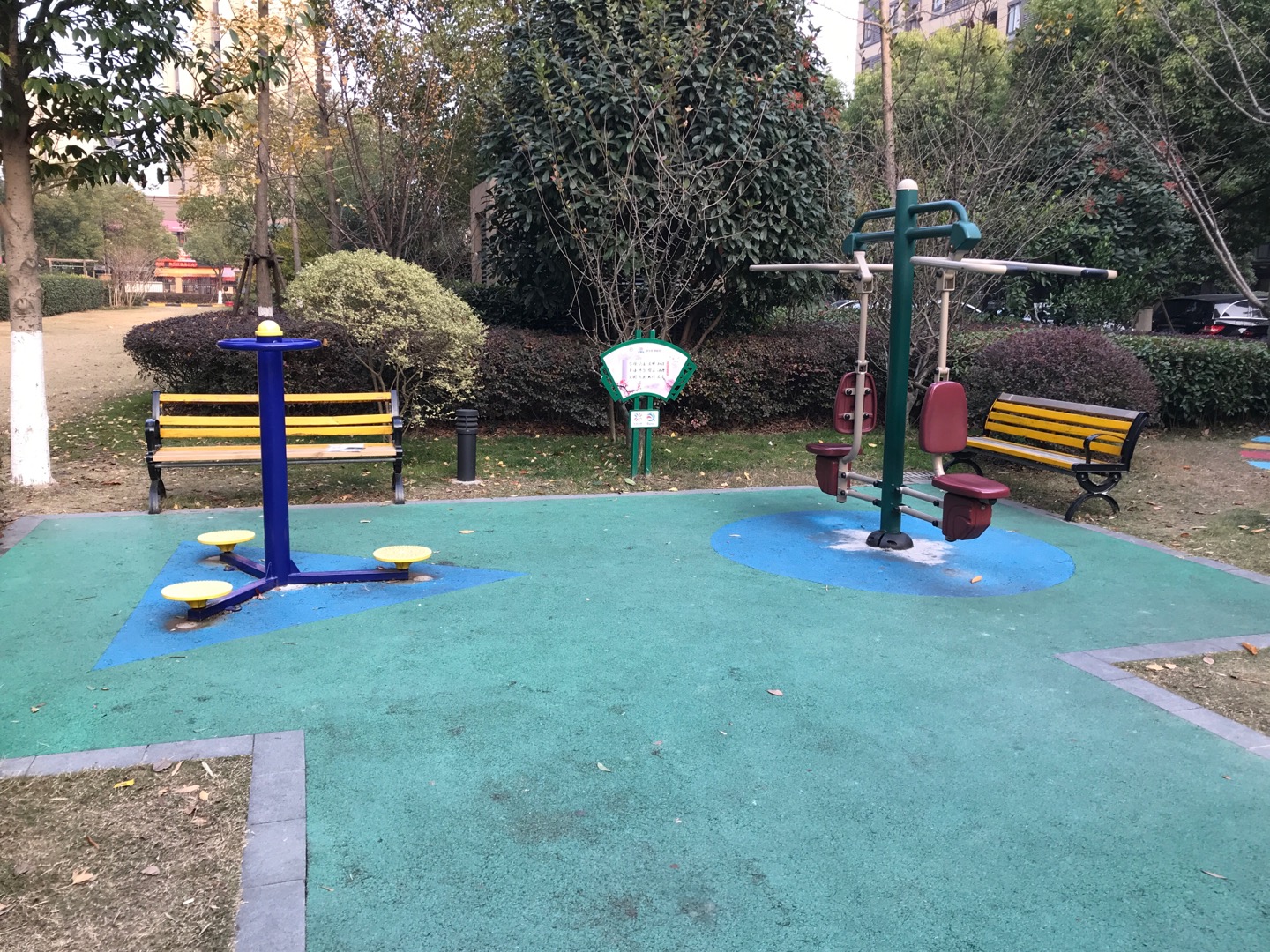 嘉悅社區(qū)金色領(lǐng)域健身點(diǎn)