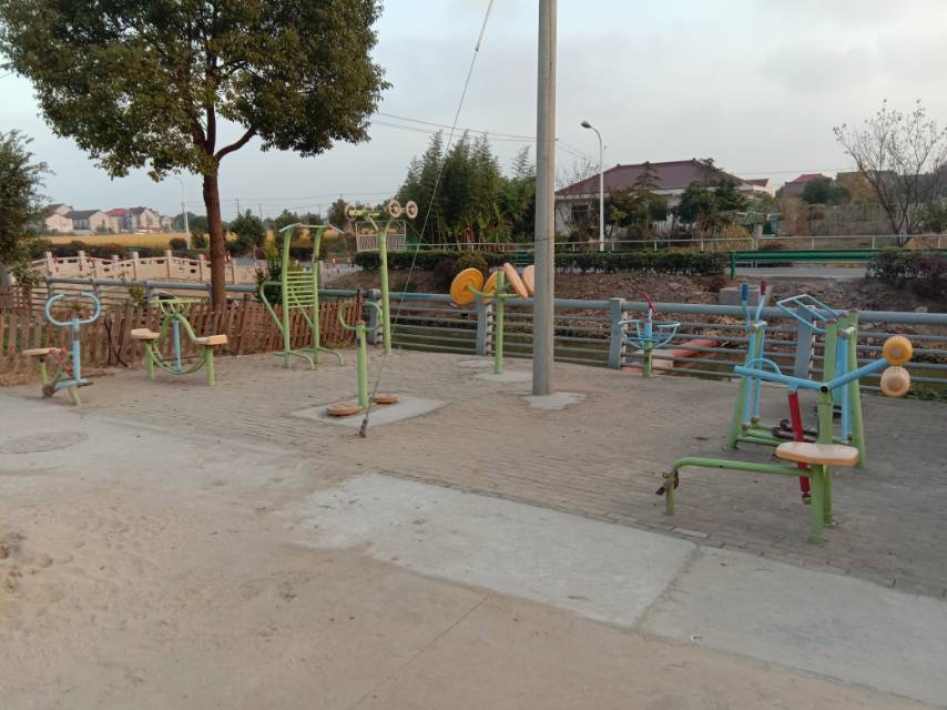 會(huì)龍村1組健身點(diǎn)