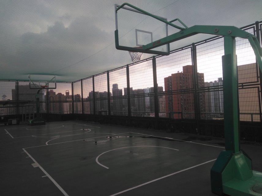 靜安區(qū)華天大廈屋頂多功能運動場