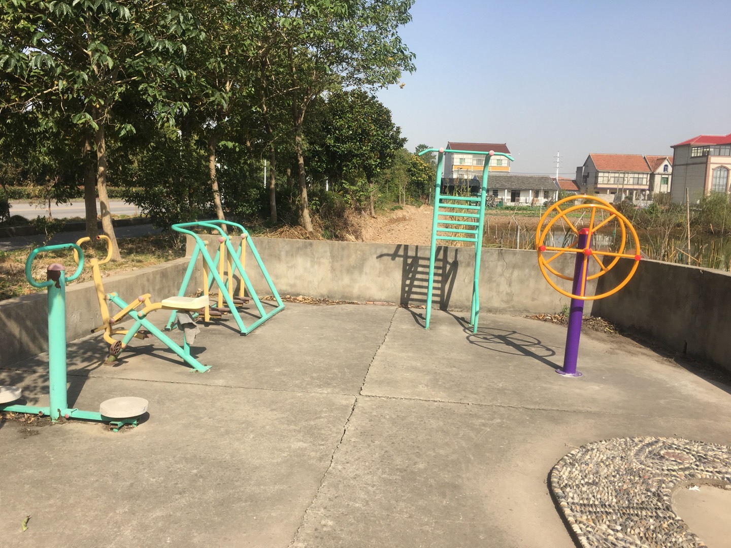 老港鎮(zhèn)牛肚村民委員會17組健身苑點(diǎn)