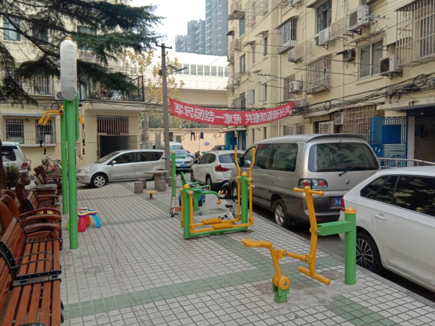 中山北路3904-3924弄小區(qū)市民益智健身苑點(diǎn)