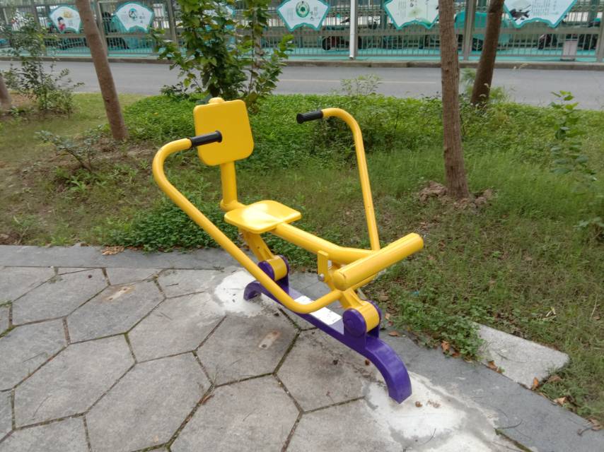 自重式平推訓(xùn)練器