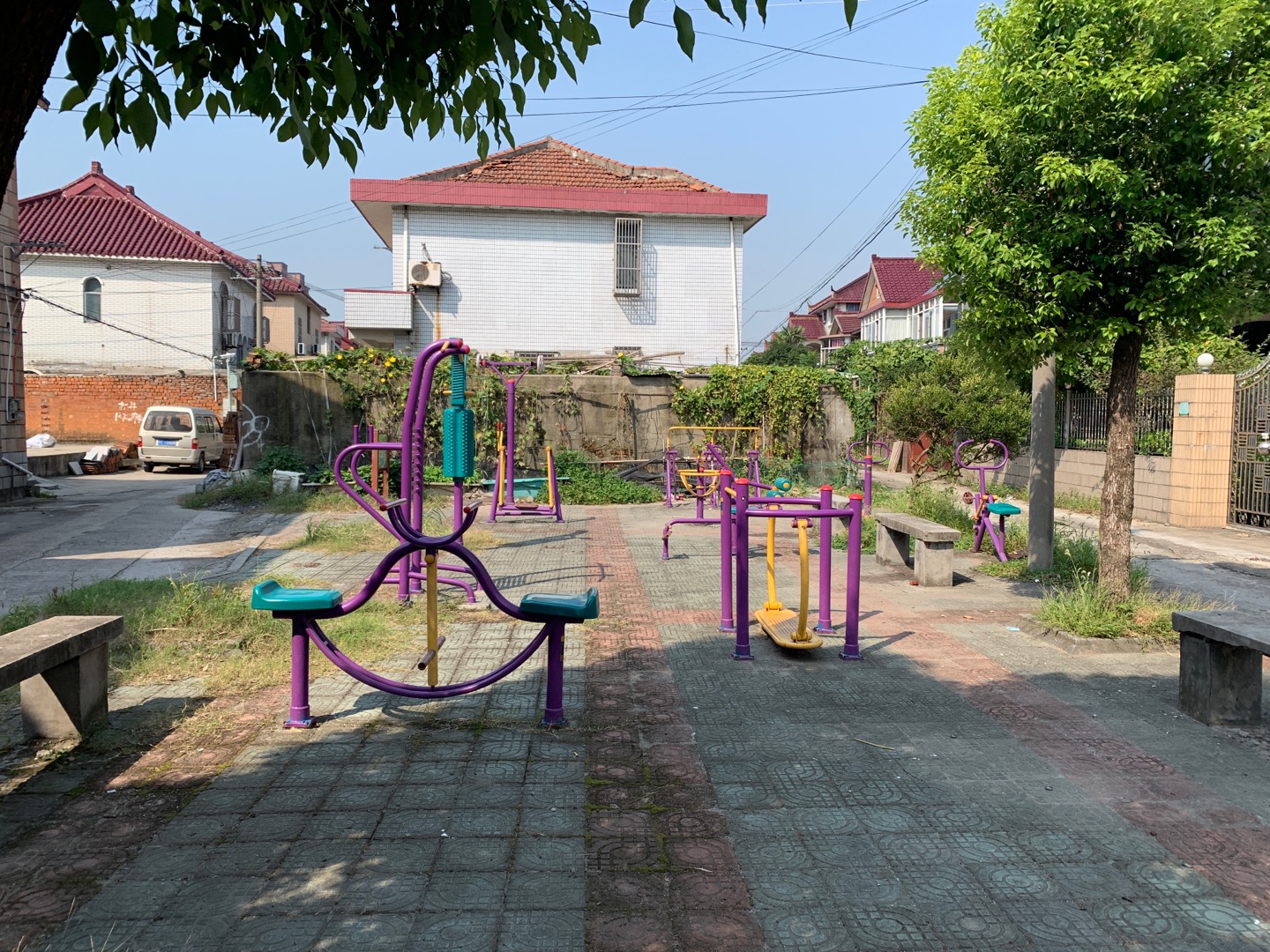 藍(lán)天四村80弄健身點(diǎn)