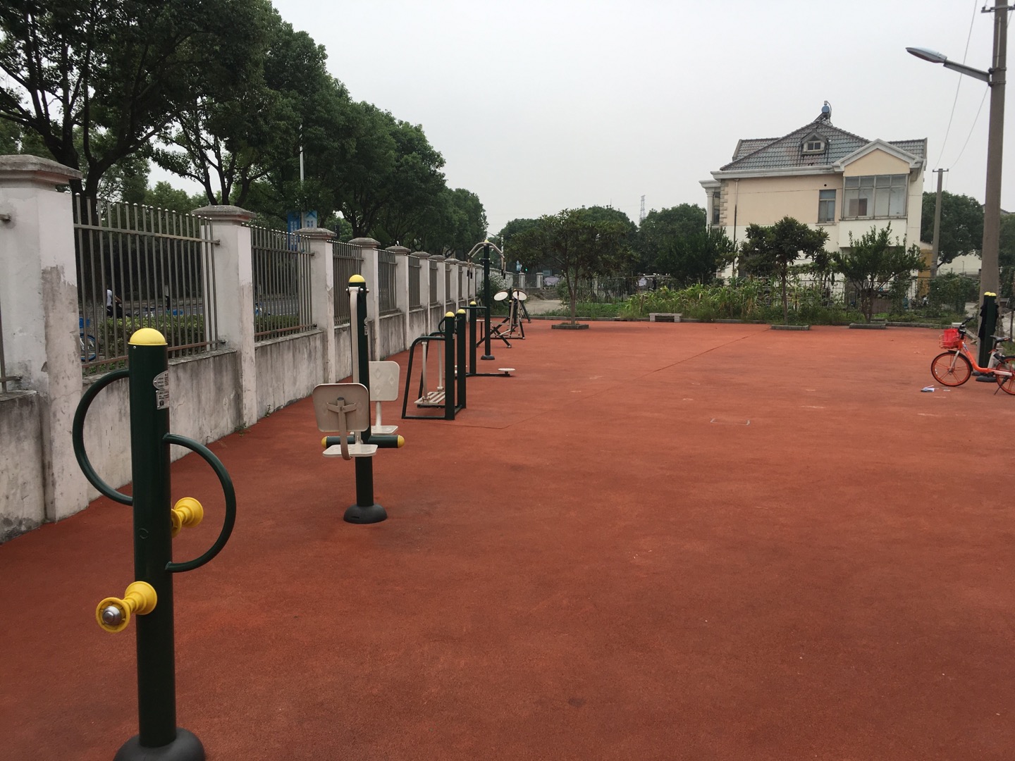 新東苑三村健身點(diǎn)（南）