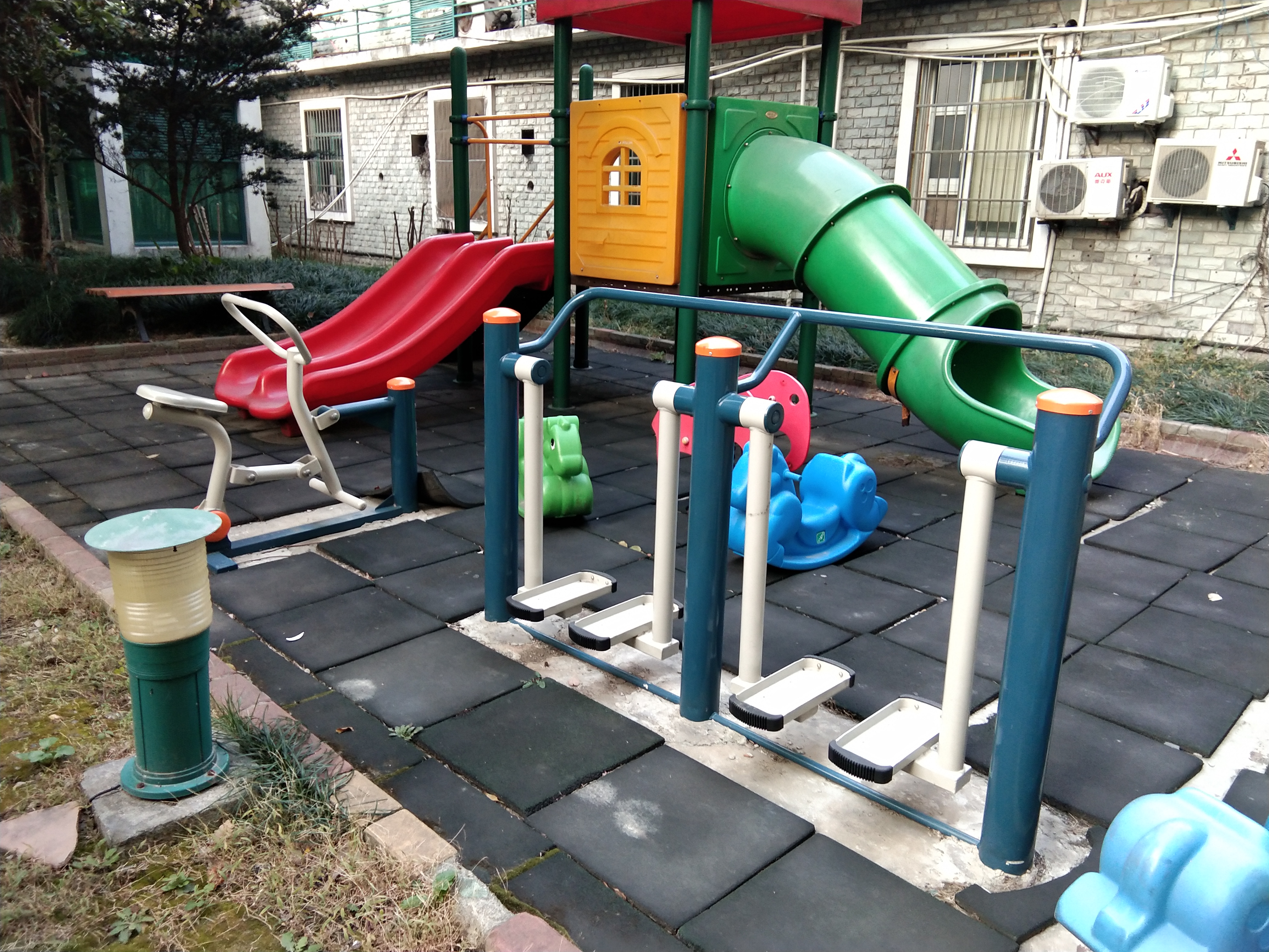 靜安區(qū)共和新路街道申地居委健身點(diǎn)（和田路229弄二）