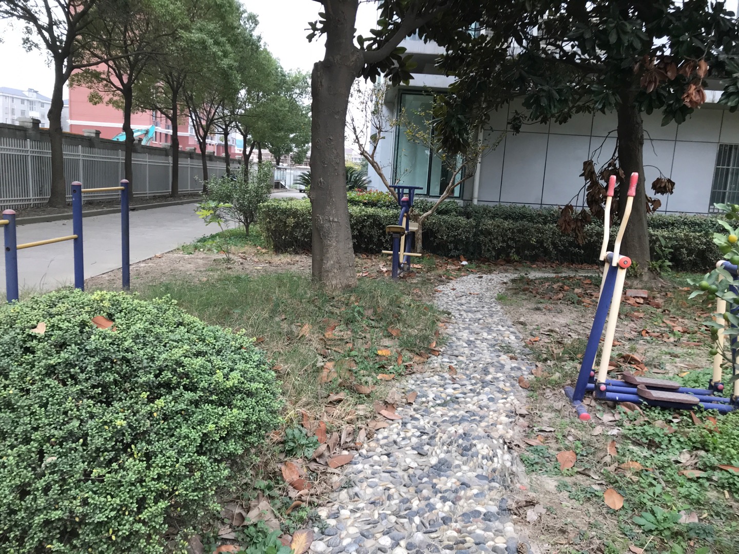 蘆潮路龍吟小區(qū)健身苑點(diǎn)2