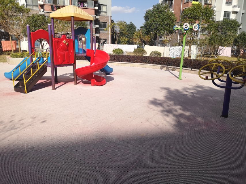 鶴韻路550弄中心花園健身點(diǎn)