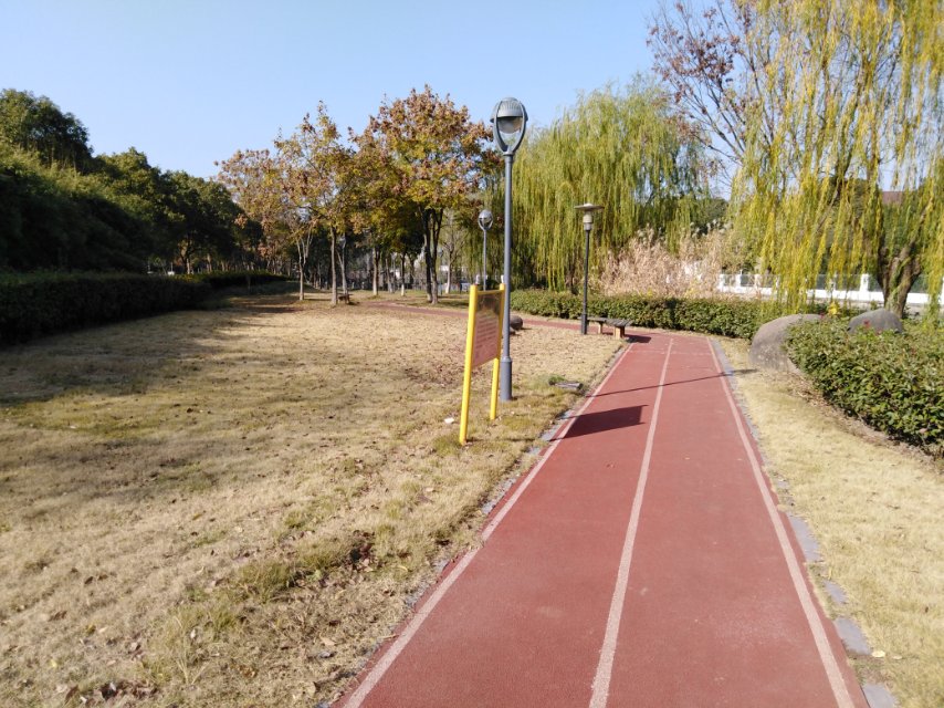 實(shí)驗(yàn)中學(xué)（西校區(qū)）健身步道