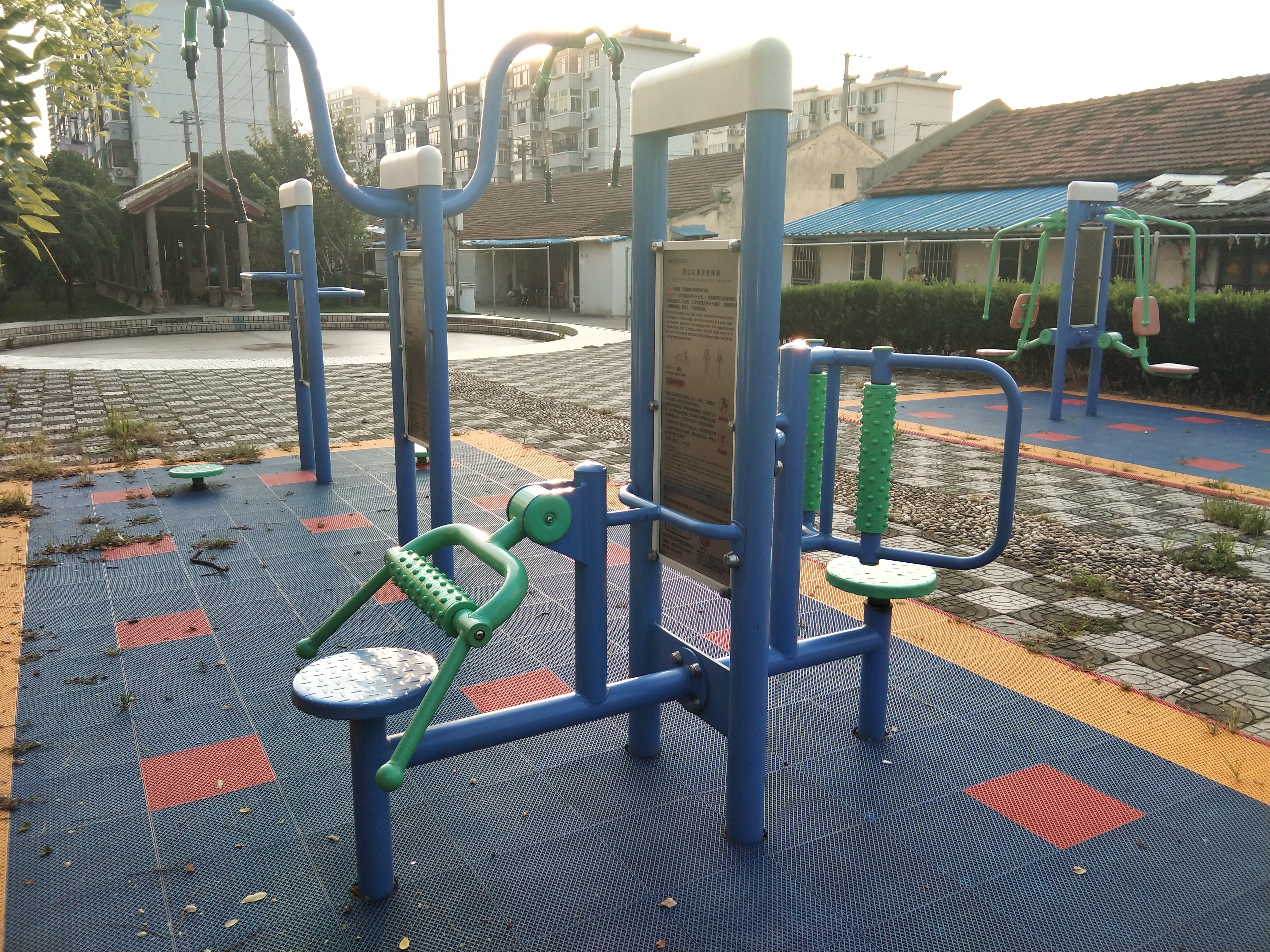 雙立柱腰背按摩器 雙立柱腰背按摩器