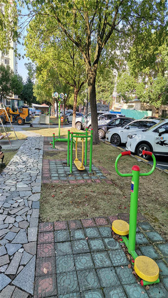 建設(shè)花園東區(qū)健身點(diǎn)