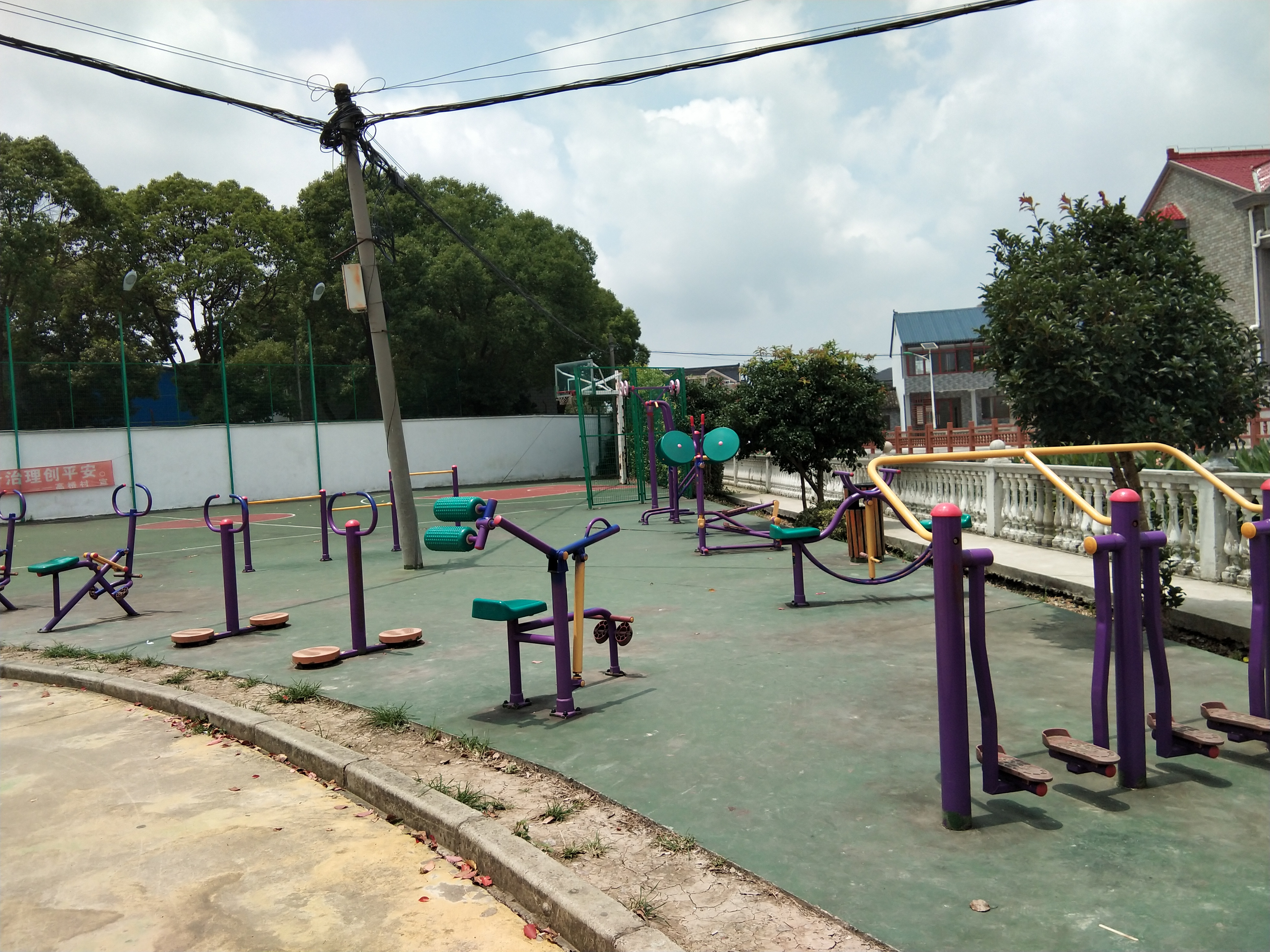 奉城鎮(zhèn)高橋村法治廣場市民益智健身苑點