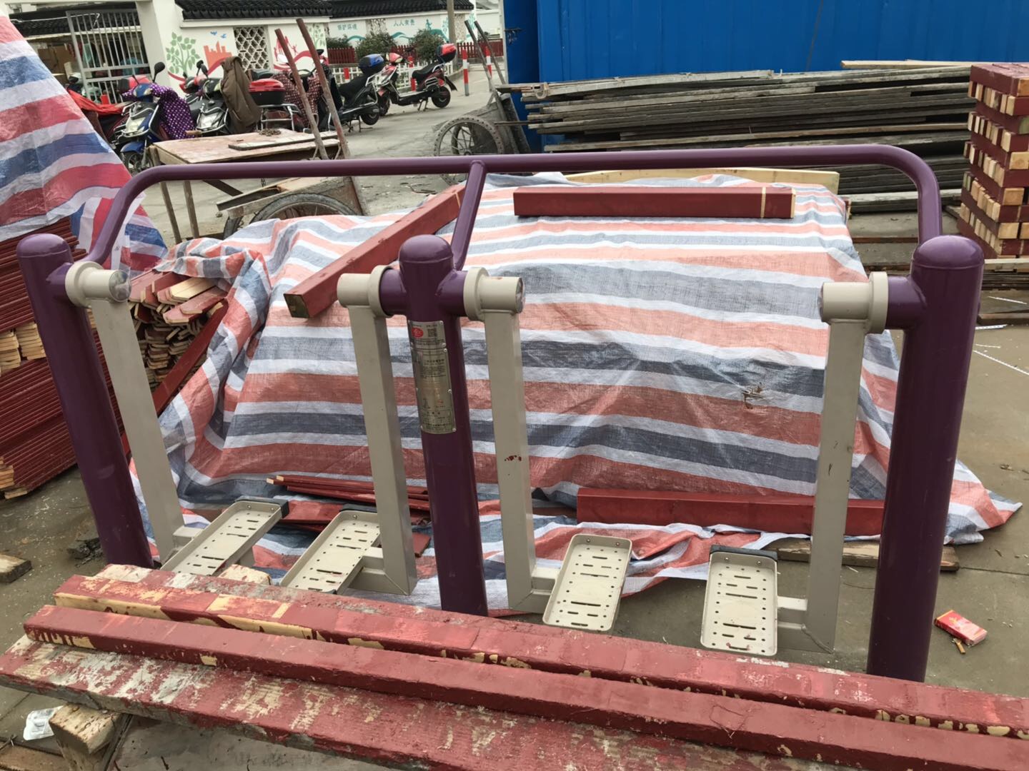 二位太空漫步機(jī)