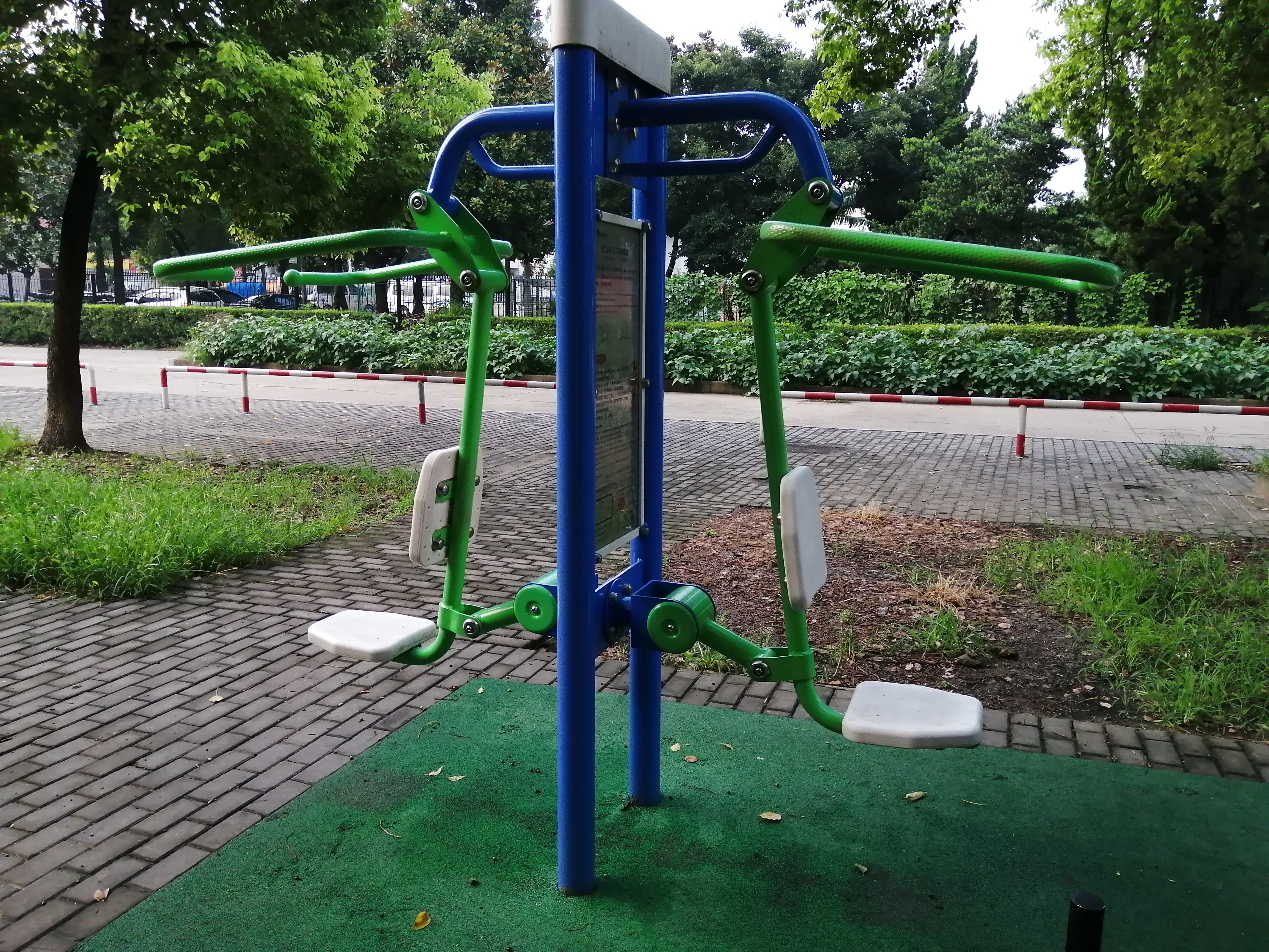 雙立柱拉力訓(xùn)練器 雙立柱拉力訓(xùn)練器