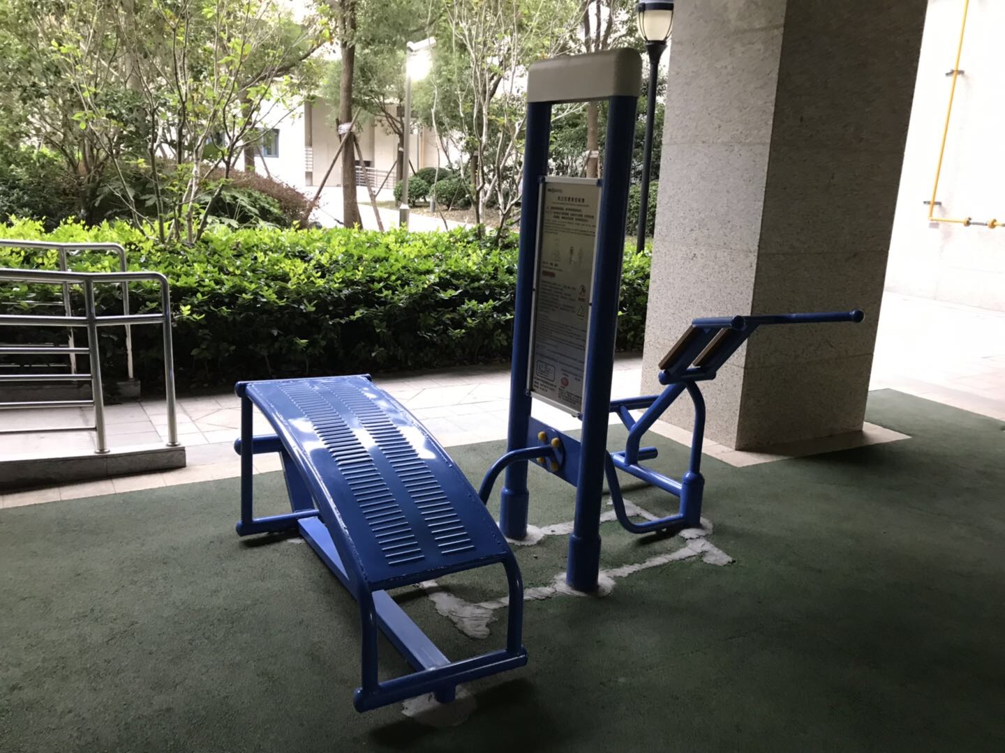 雙立柱腹背訓(xùn)練器