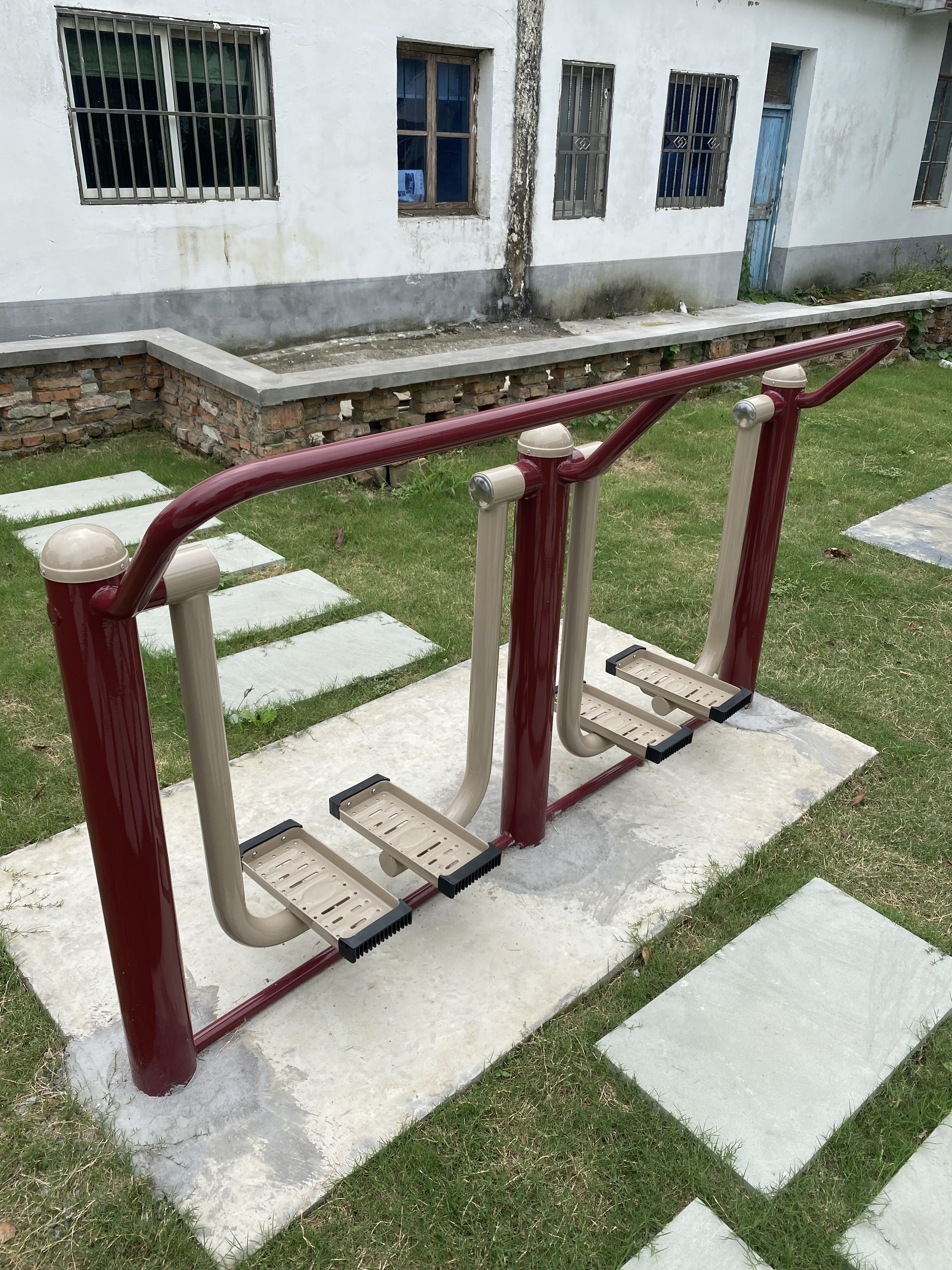 二位太空漫步機(jī)