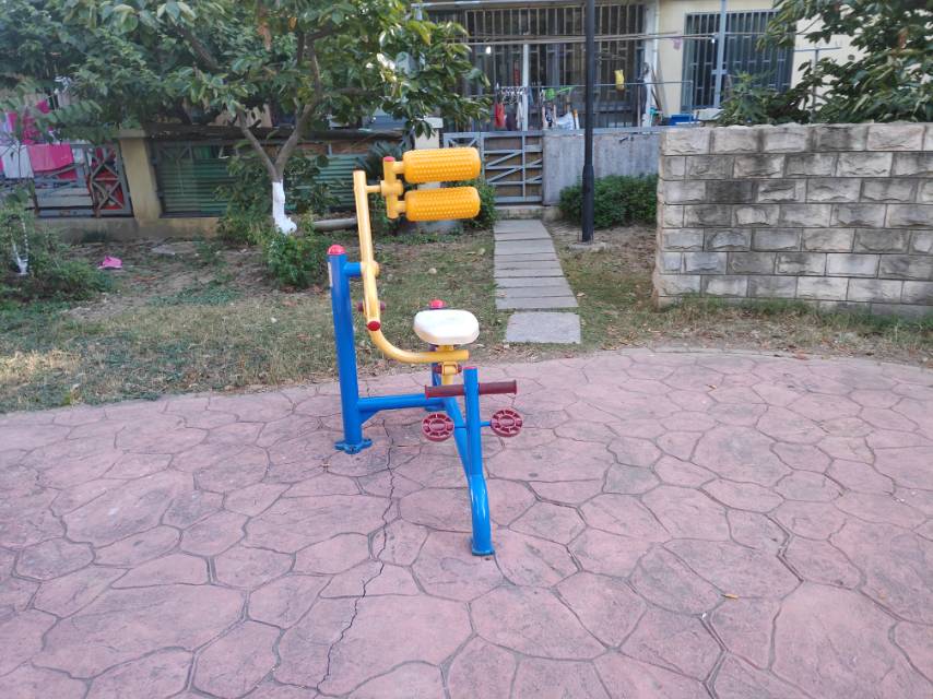 自重腹背鍛煉器