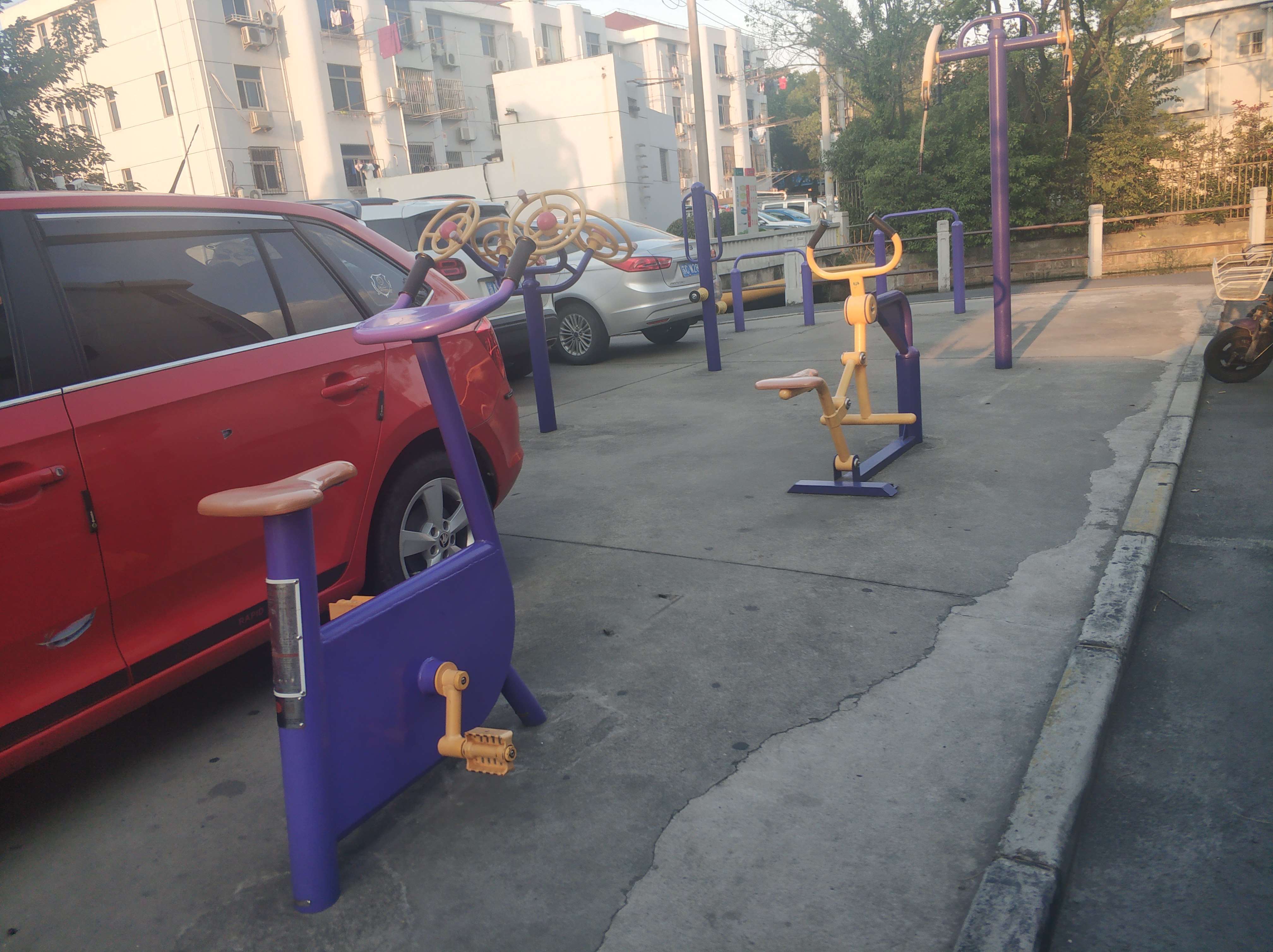 香花居委南區(qū)健身點(diǎn)