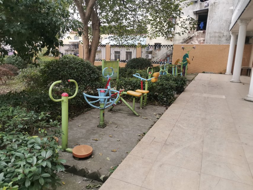 三林鎮(zhèn)胡巷村村民活動中心健身點