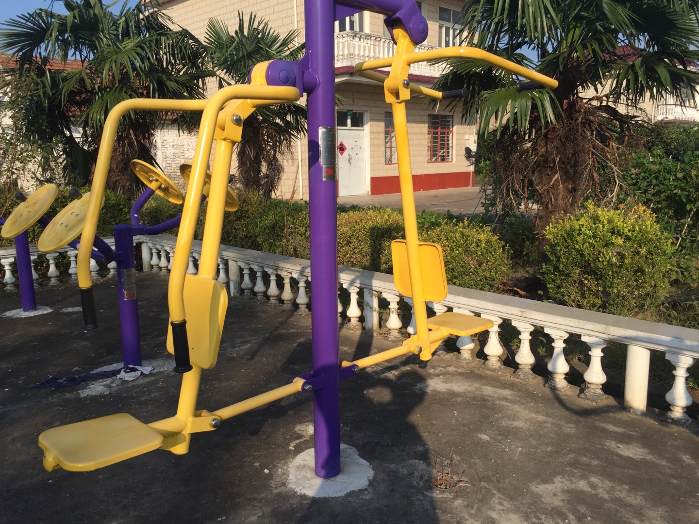 坐推坐拉器 坐推坐拉器