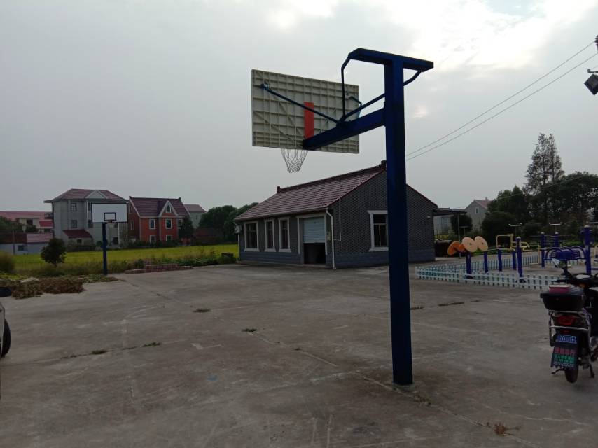 四滧村15隊(duì)籃球場(chǎng)