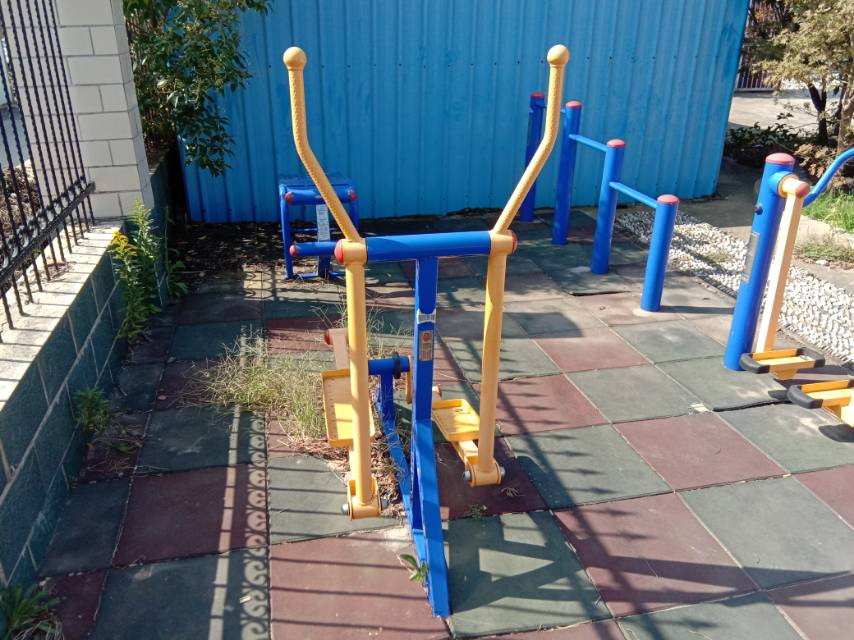 室外橢圓機(jī) 室外橢圓機(jī)