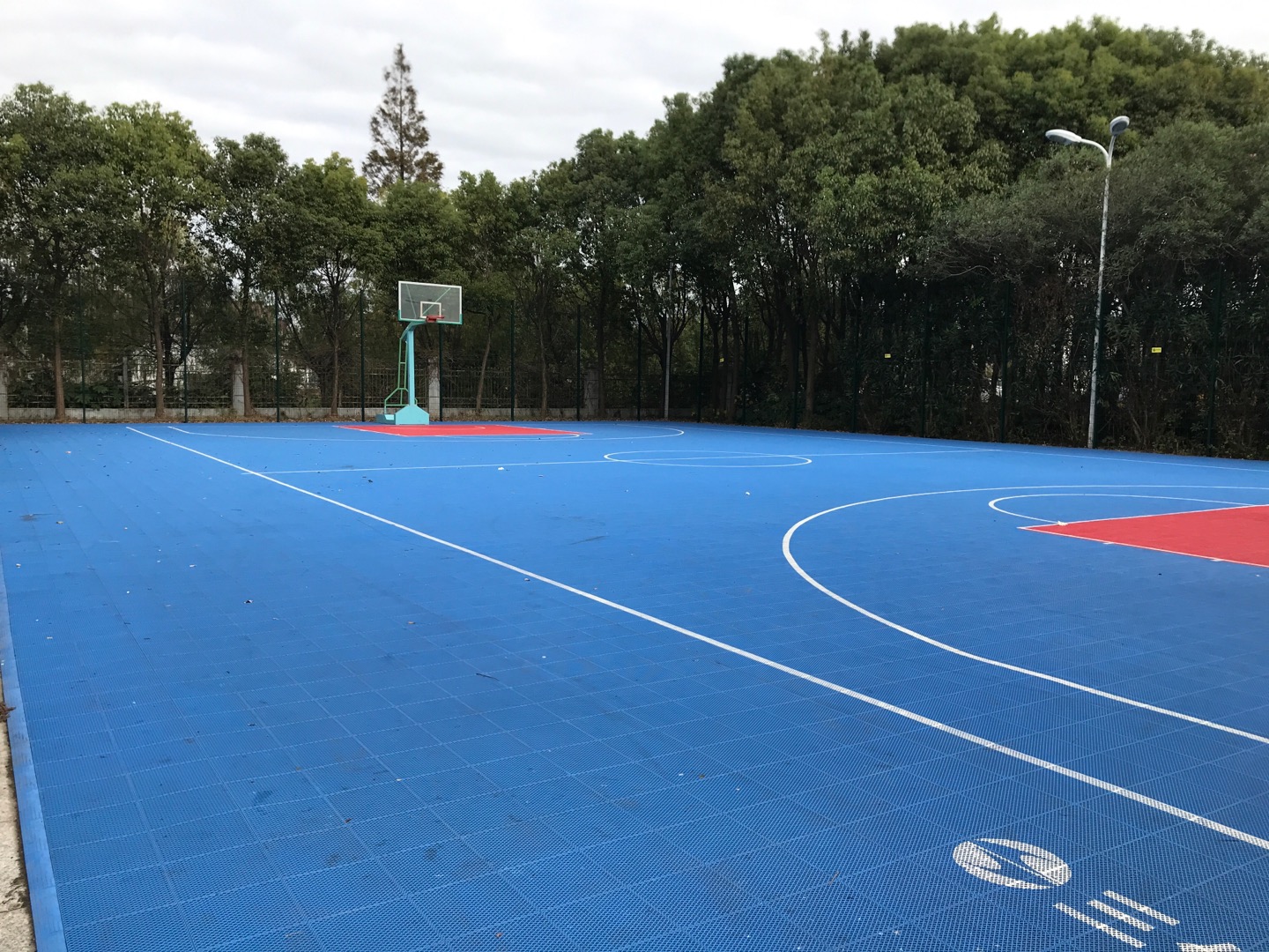 新星村籃球場(chǎng)