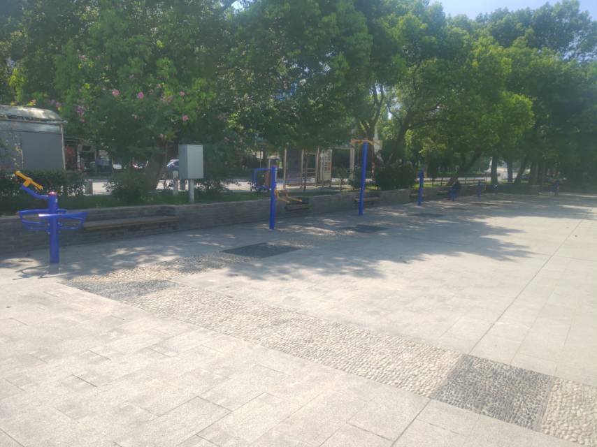 蓮盛居委（社區(qū)車站）健身點(diǎn)