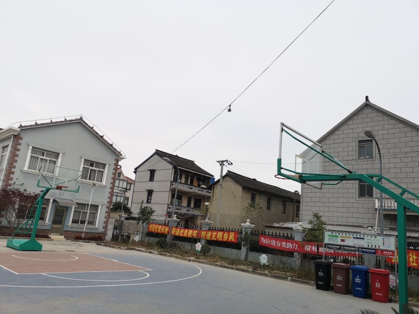 鶴鳴村籃球場(chǎng)