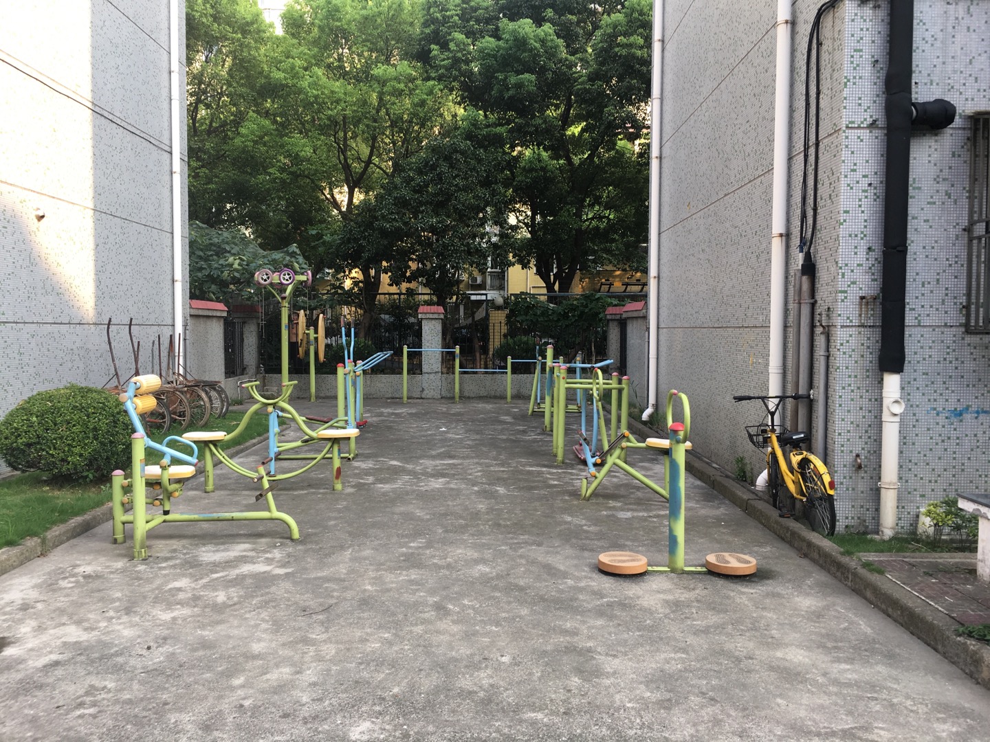 虹華苑華虹一公寓健身苑點