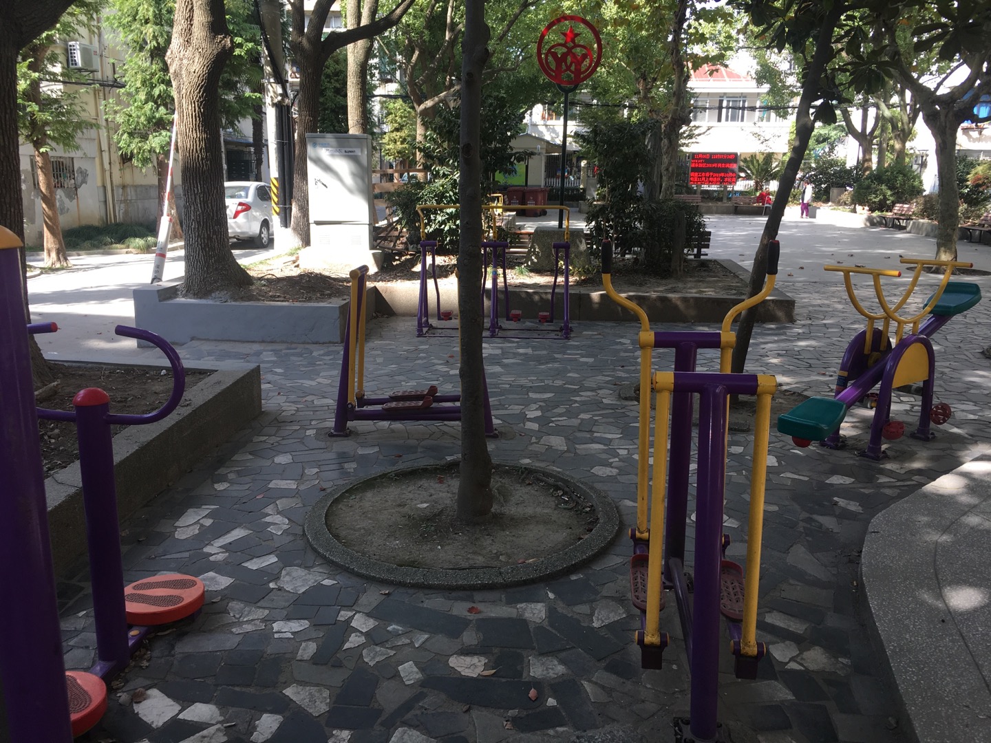 滬一健身點(diǎn)