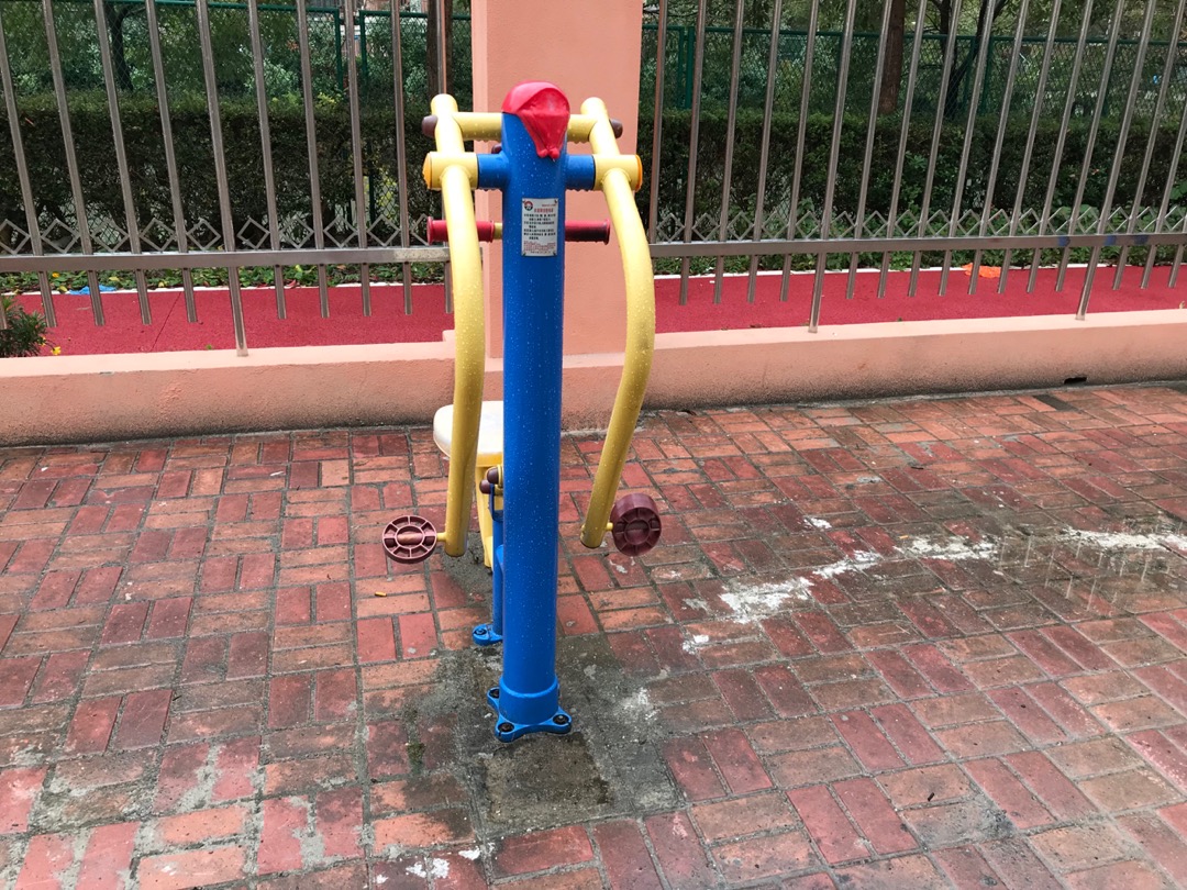 自重腿部鍛煉器