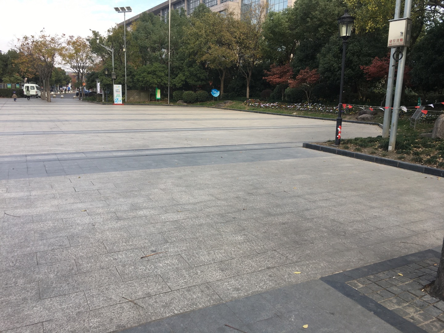 金橋鎮(zhèn)佳林路籃球場(chǎng)