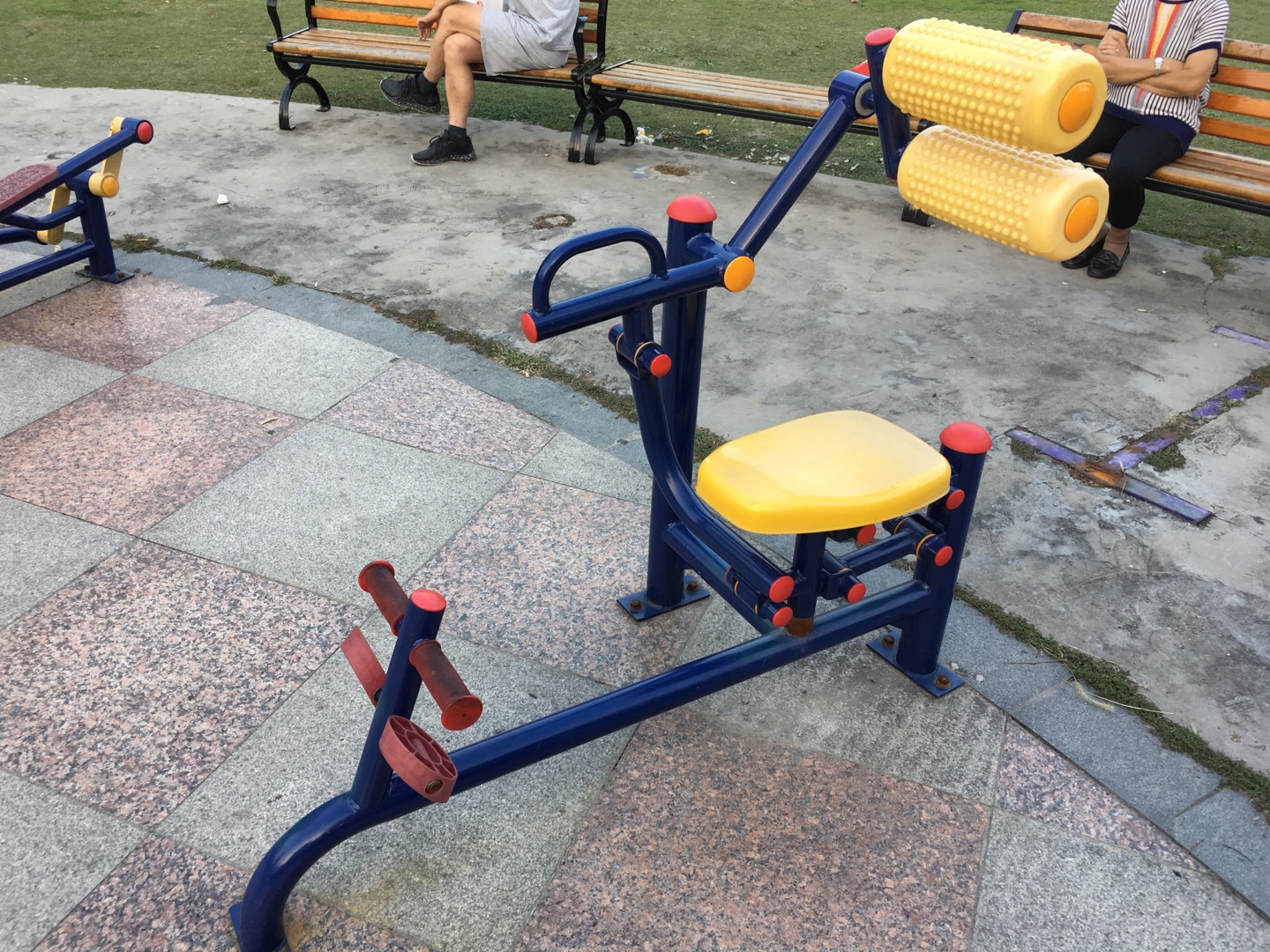 腹背鍛煉器 腹背鍛煉器