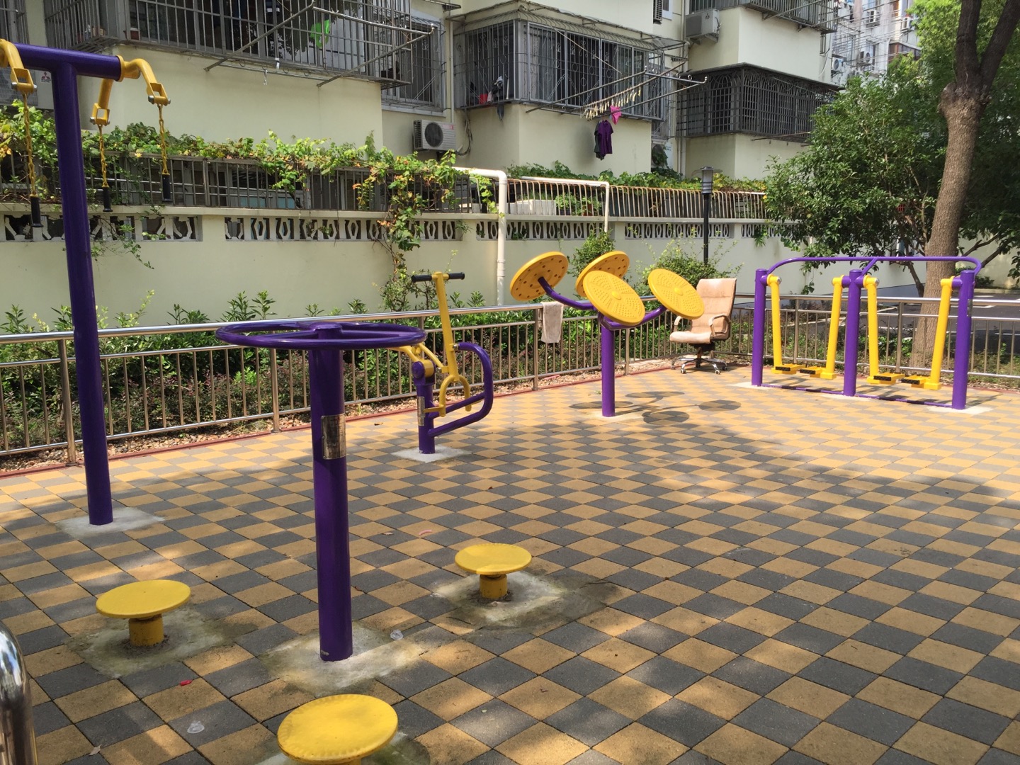 南翔鎮(zhèn)民東公寓市民健身點(diǎn)