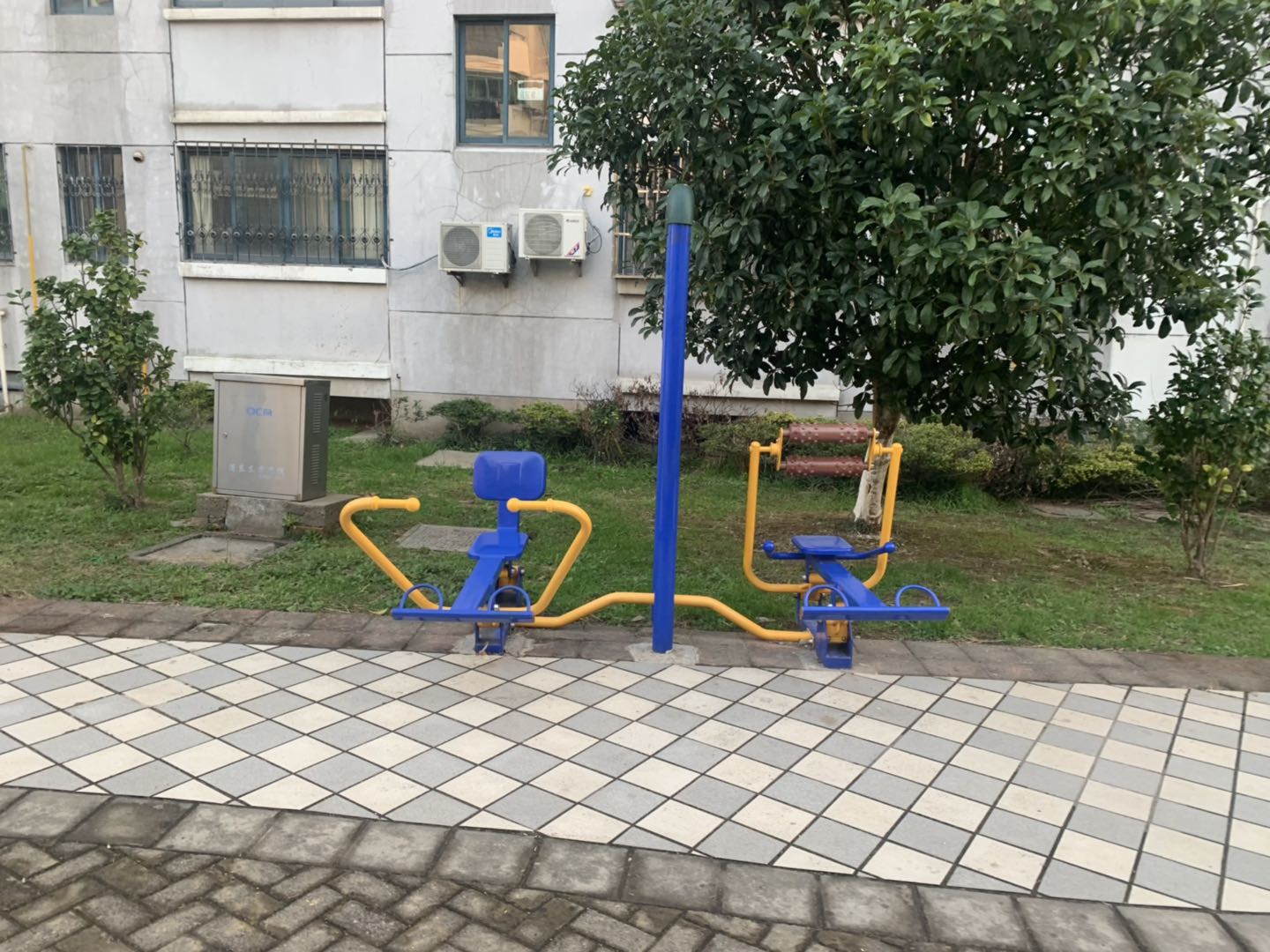 腹背屈伸/劃船訓(xùn)練器