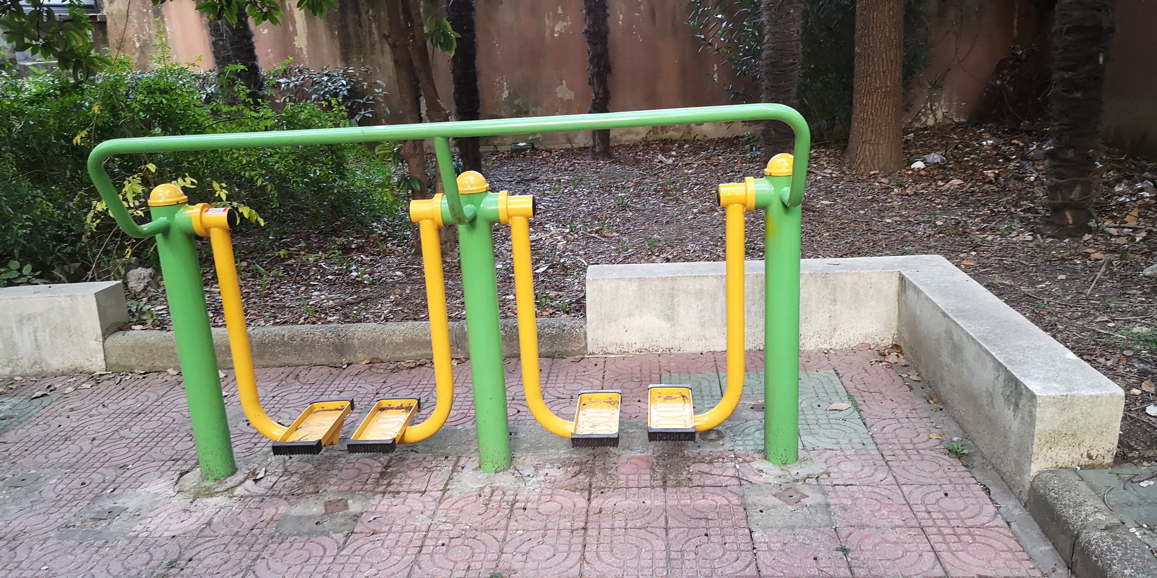 雙位太空漫步機