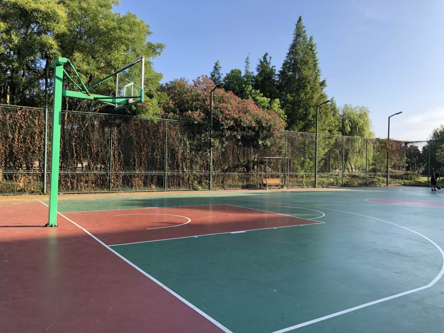 馬橋鎮(zhèn)華銀坊籃球場